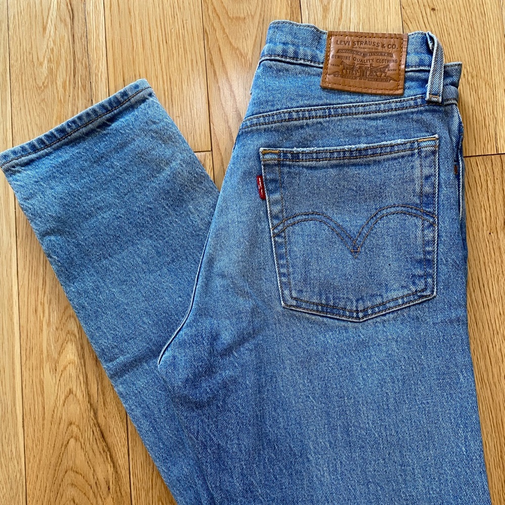 Levi wedgie jeans NWOT